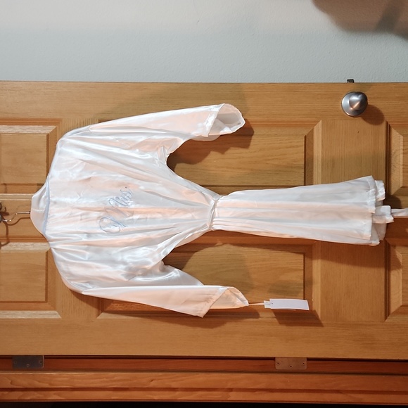 Bridal Robe - Picture 2 of 3